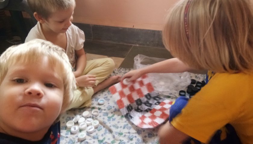 W co się bawić w podróży