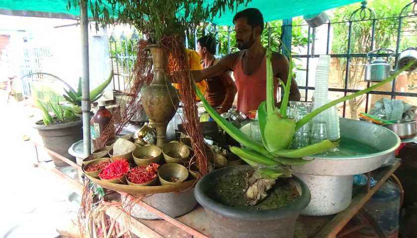 Puri: sklep herbaciany pana Prasana Das